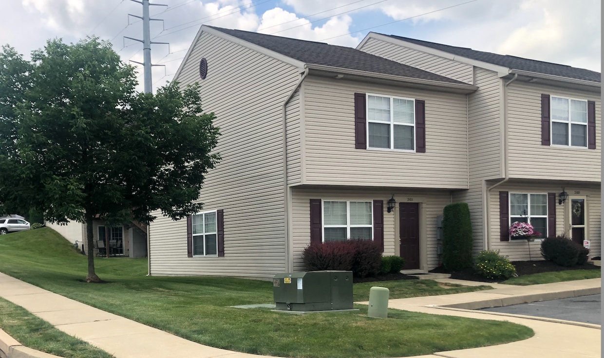 Primary Photo - 2101 Quail Hollow Dr