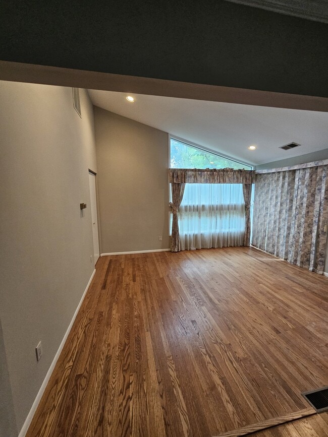 Foto del edificio - 12914 Ardennes Ave