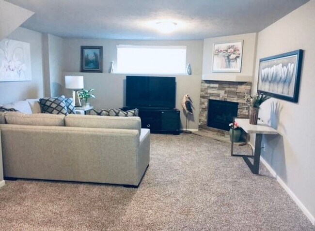 Building Photo - Bright & Open Tri-Level In Whitetail Creek!!
