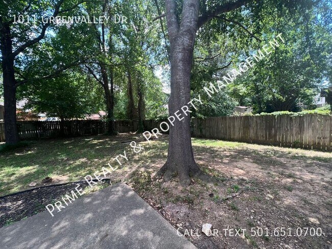 Building Photo - 1011 Greenvalley Dr-
