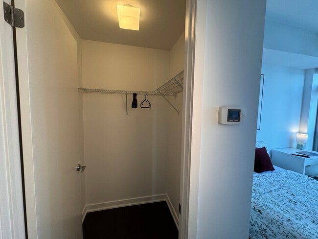 Photo du bâtiment - Master Room - York St & Bremner Blvd