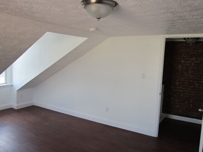 Foto del edificio - Beautiful 3 bed, 1 bath luxury apartment S...