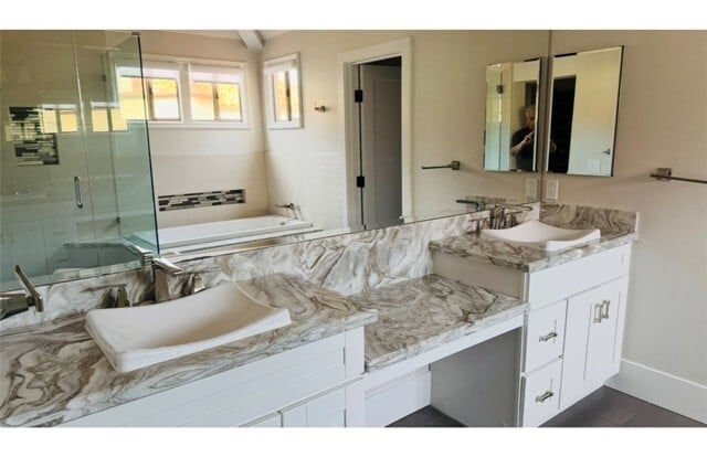 Foto del edificio - 605 Bay Hill Dr