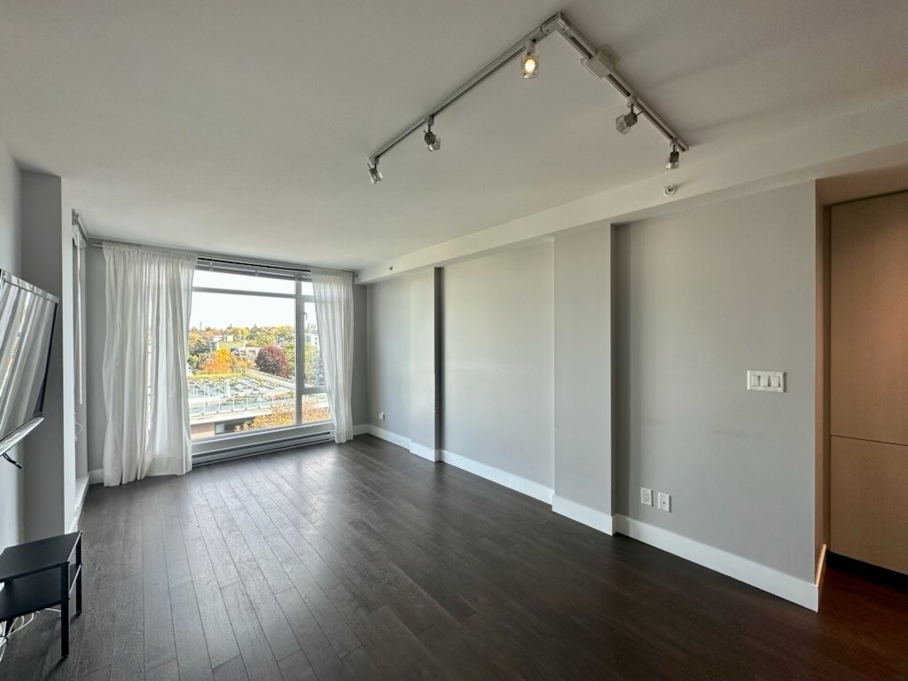 Primary Photo - 1090 Johnson St
