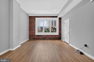 Building Photo - 1209 E Susquehanna Ave