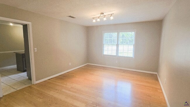 Building Photo - 104 Carter Woods Dr