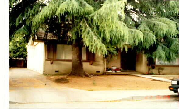 Building Photo - 641 E Olive Ave