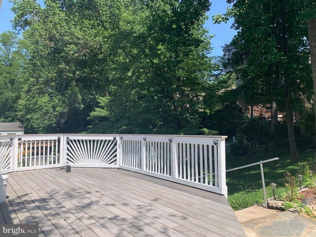 Foto del edificio - 8527 Kentford Dr