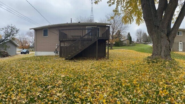 Building Photo - 911 Mayer Ln