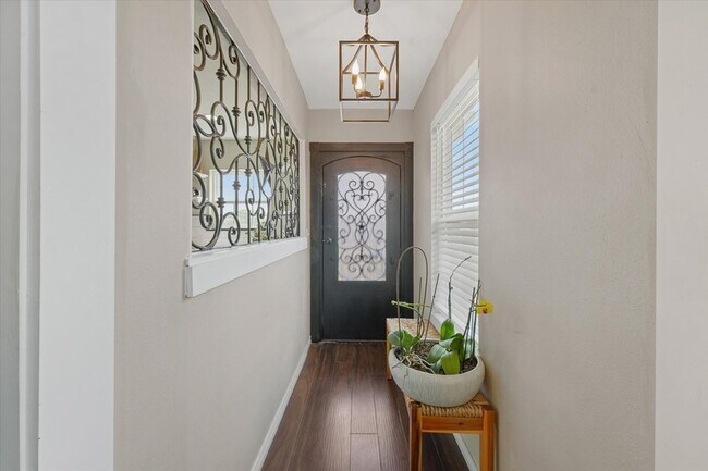 Foto del edificio - 153 McCrae Ln