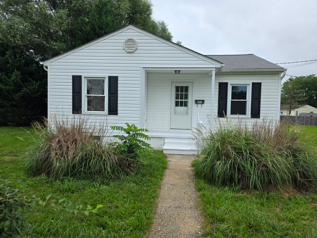 Building Photo - 651 Plater St