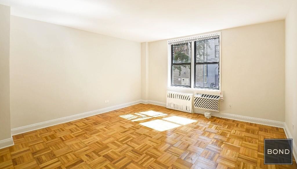 Primary Photo - 151 W 16th St