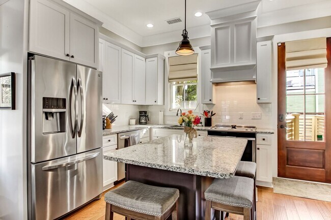 Building Photo - Luxury 3BR Townhome  in Savannah
