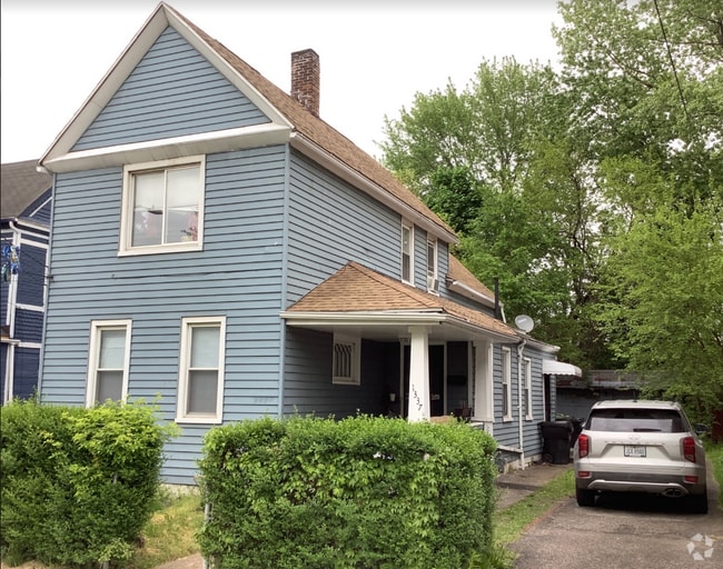Building Photo - 1337 E 68th St