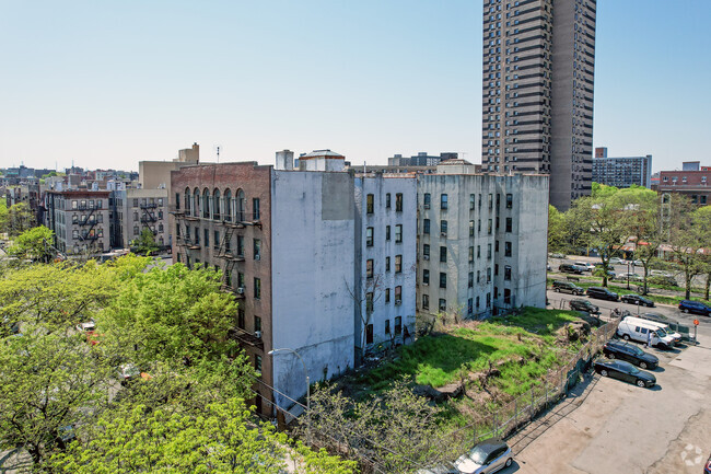 Ideally Locatged Two Blocks from the Bronx Zoo - 2115 Mohegan Ave