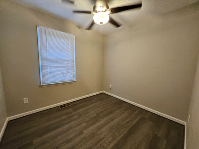 Foto del edificio - 810 E Bragg St
