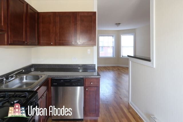 Foto del edificio - 4414 N Wolcott Ave