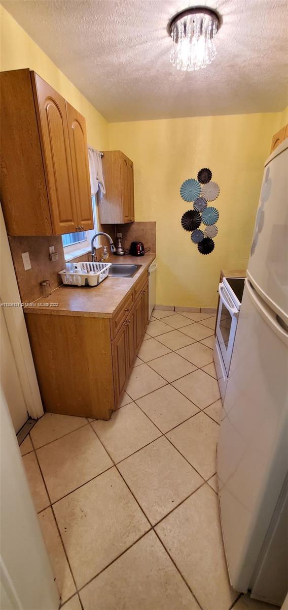 Foto del edificio - 1679 NE 175th St