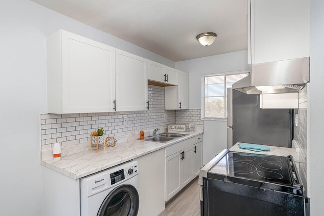 Building Photo - 115 Seminole Ave W