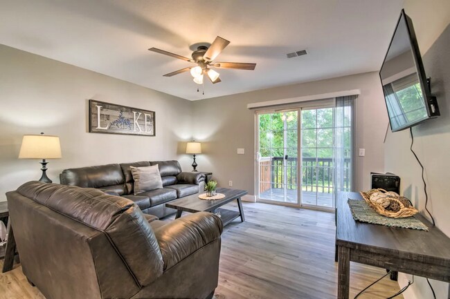 Living room unit 1 - 1 South
