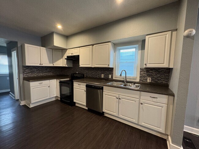 Foto del edificio - Fountain Square 3 Bed 1.5 Bath