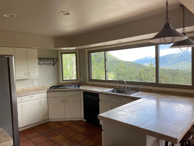 Foto del edificio - 3 bed 2 bath w/ Mountain Views!