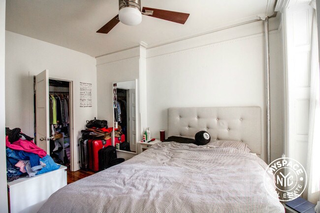 Foto del edificio - 461 Willoughby Ave