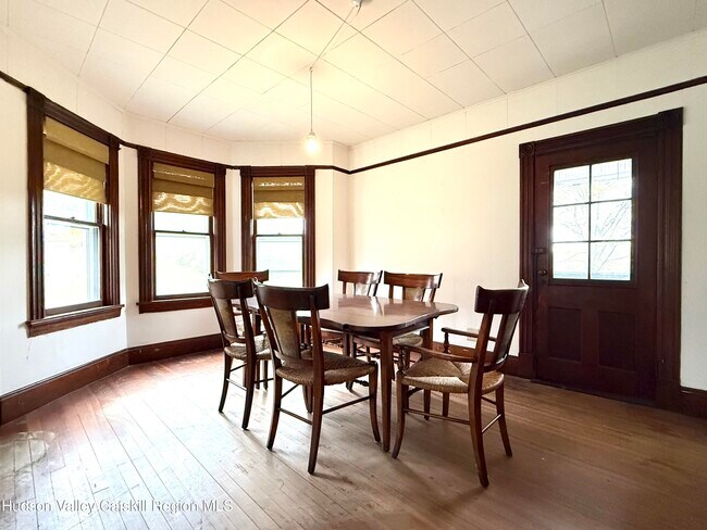 Foto del edificio - 5 Clum Hill Rd