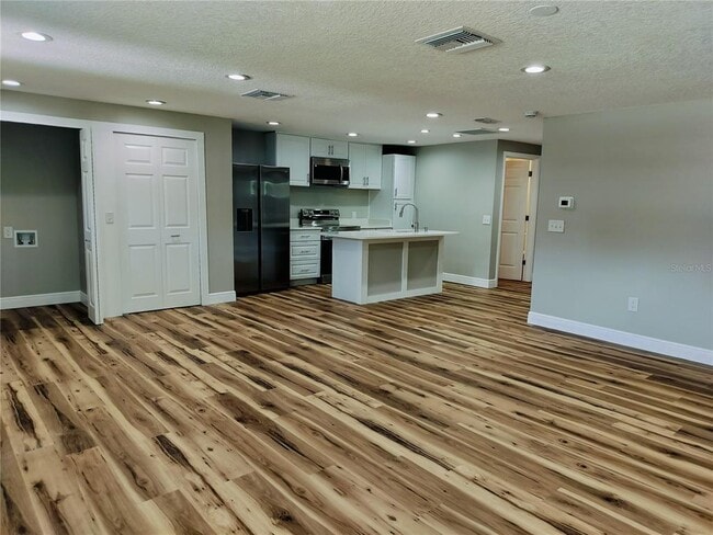 Building Photo - 25405 Colmar Ave