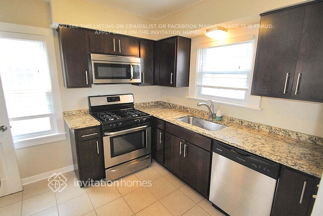 Foto del edificio - 3242 N Oconto Ave