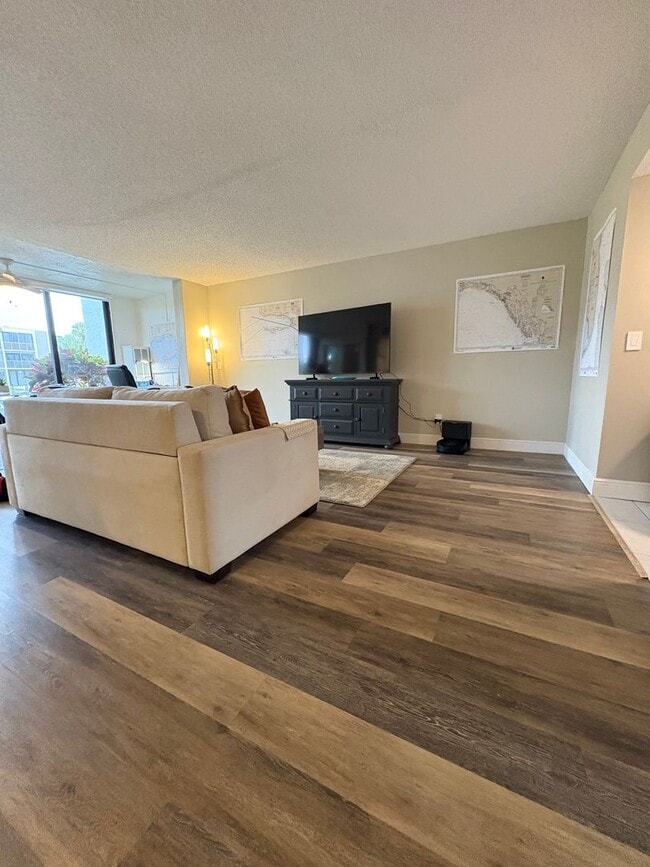 Foto del edificio - (55+) 1/1.5 WATERFRONT in Circle Bay Yacht Club