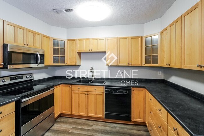 Building Photo - Charming 5 Bedroom in Knoxville, TN!!