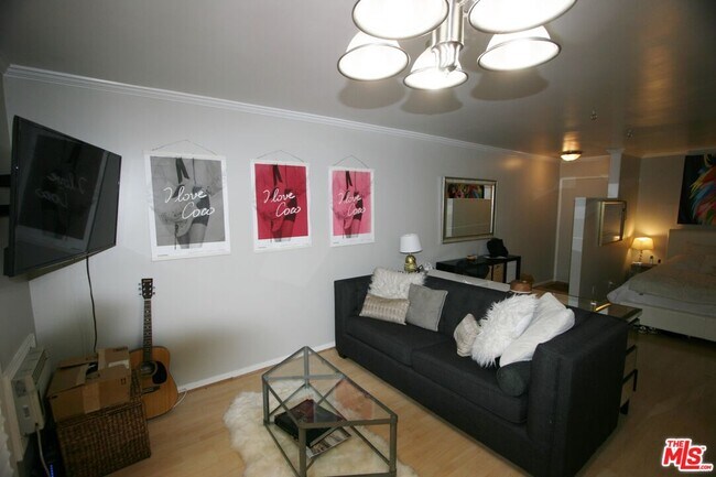 Building Photo - 11645 Montana Ave
