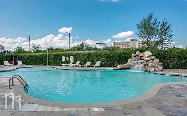 Building Photo - 600 13th St E