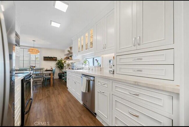 Foto del edificio - "Chic 1-Bed Encino Apartment with Modern A...