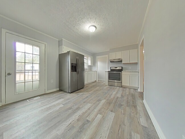 Foto del edificio - 6841 Radial Dr