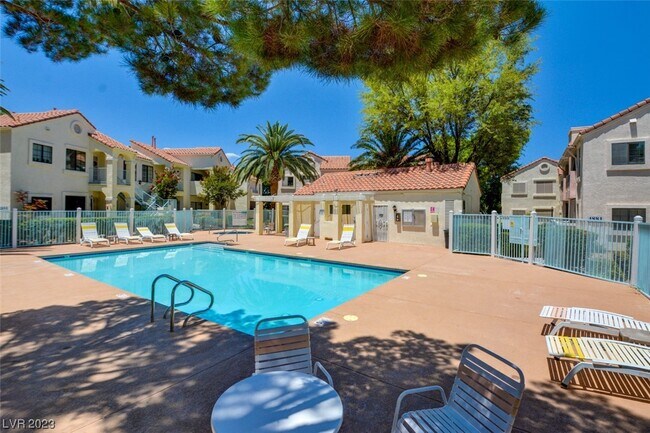 Foto del edificio - 4877 S Torrey Pines Dr