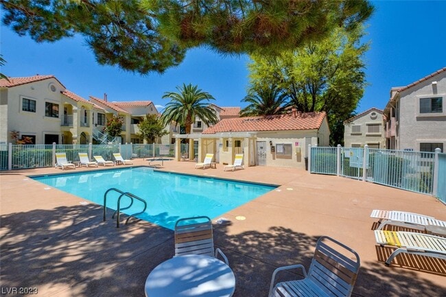 Building Photo - 4877 S Torrey Pines Dr
