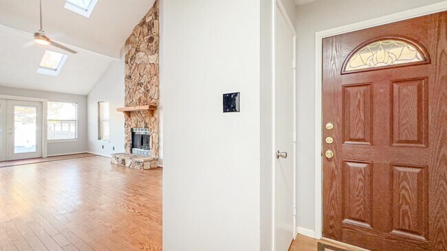 Foto del edificio - 9232 Deepwater Dr