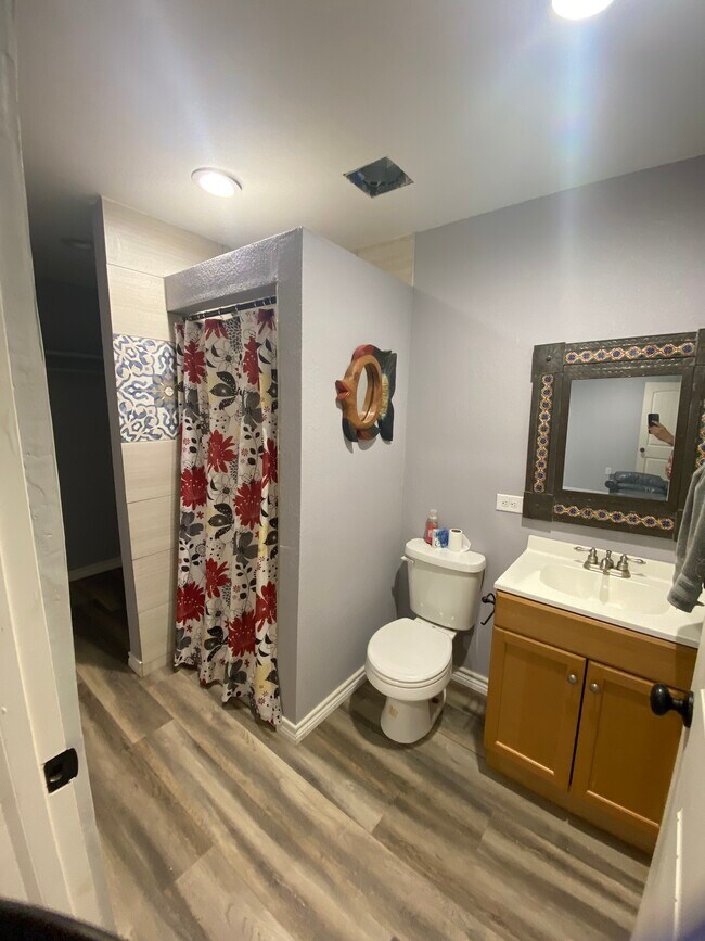 Baño 1 - 714 Ross Ave