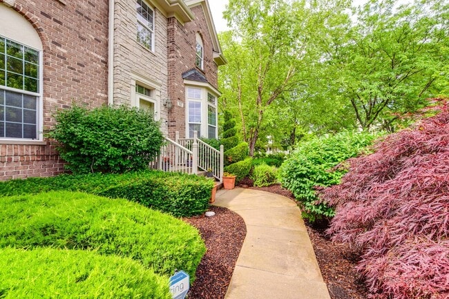 Building Photo - 312 Camargo Ct