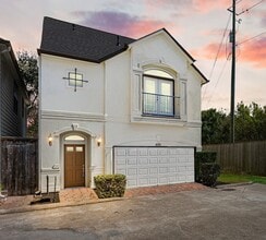 Building Photo - 9151 Lago Crest Dr