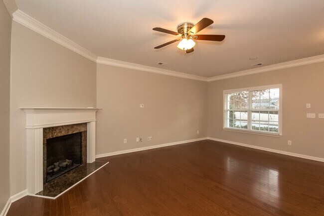 Building Photo - 679 Providence Pl SW