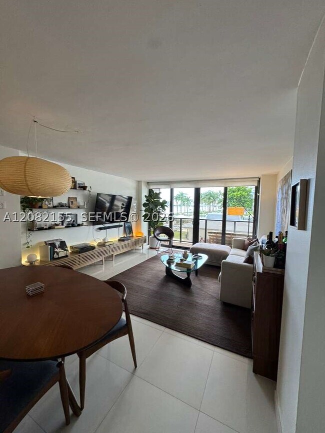 Foto del edificio - 600 NE 36th St
