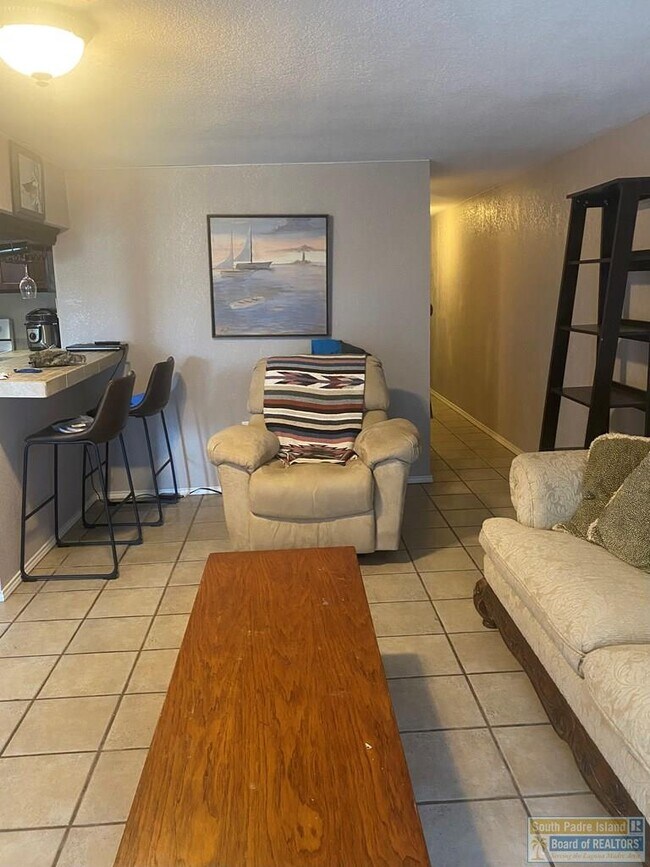 Foto del edificio - 1214 Trout Ave