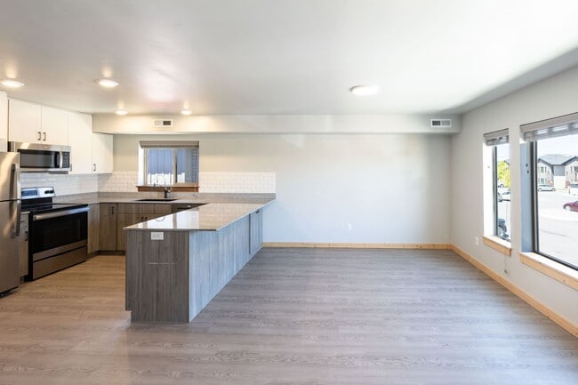 Building Photo - 2 BED 1 BATH APARTMENT IN REXBURG