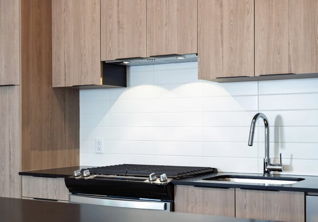 2BT6-SE - Kitchen - UXBorough Living