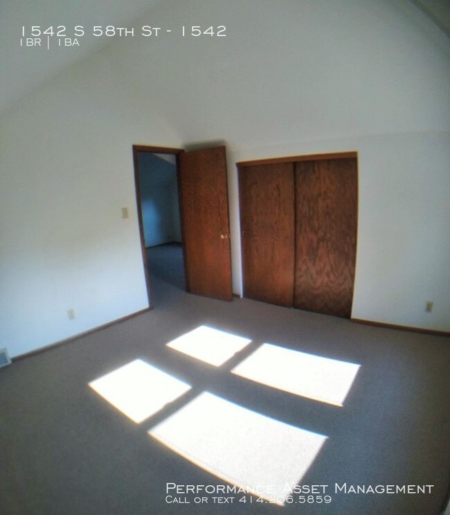 Foto del edificio - Cozy West Allis 1BR near Liberty Heights park