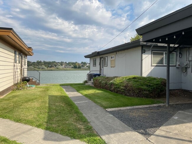 Foto del edificio - Lake View Apartment for Rent!!!