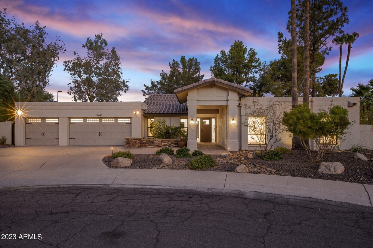 Primary Photo - 10685 E Cinnabar Ave